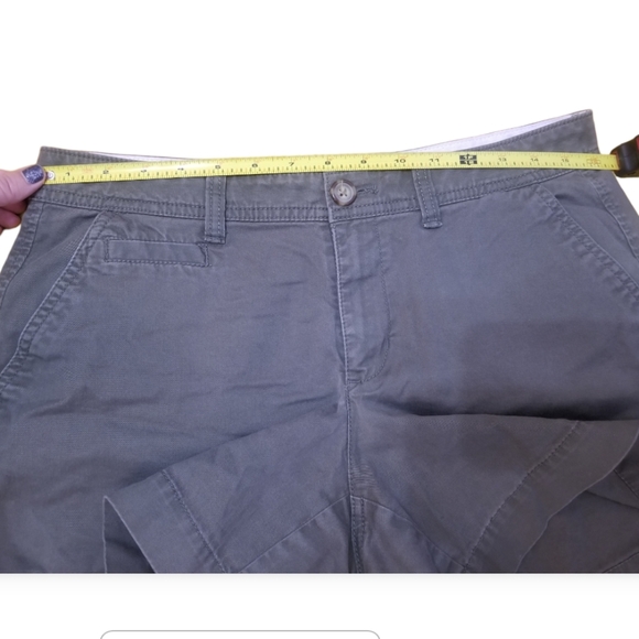 Old Navy Khaki Green Shorts Women's Size 6 - Picture 6 of 6